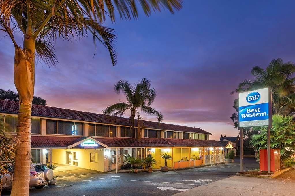 Adelaide Granada Motor Inn Екстериор снимка