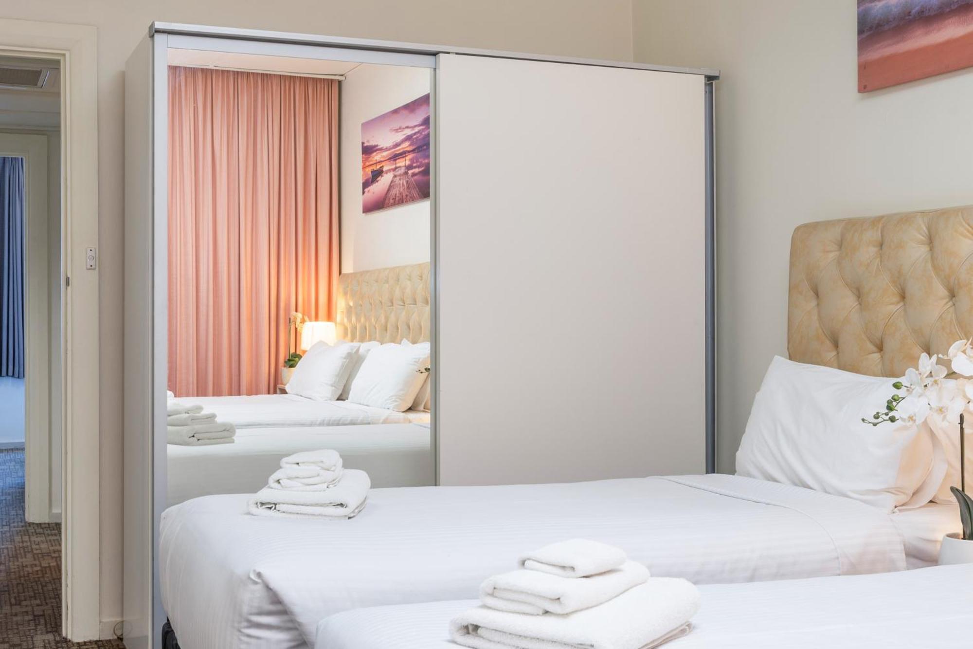 Adelaide Granada Motor Inn Екстериор снимка