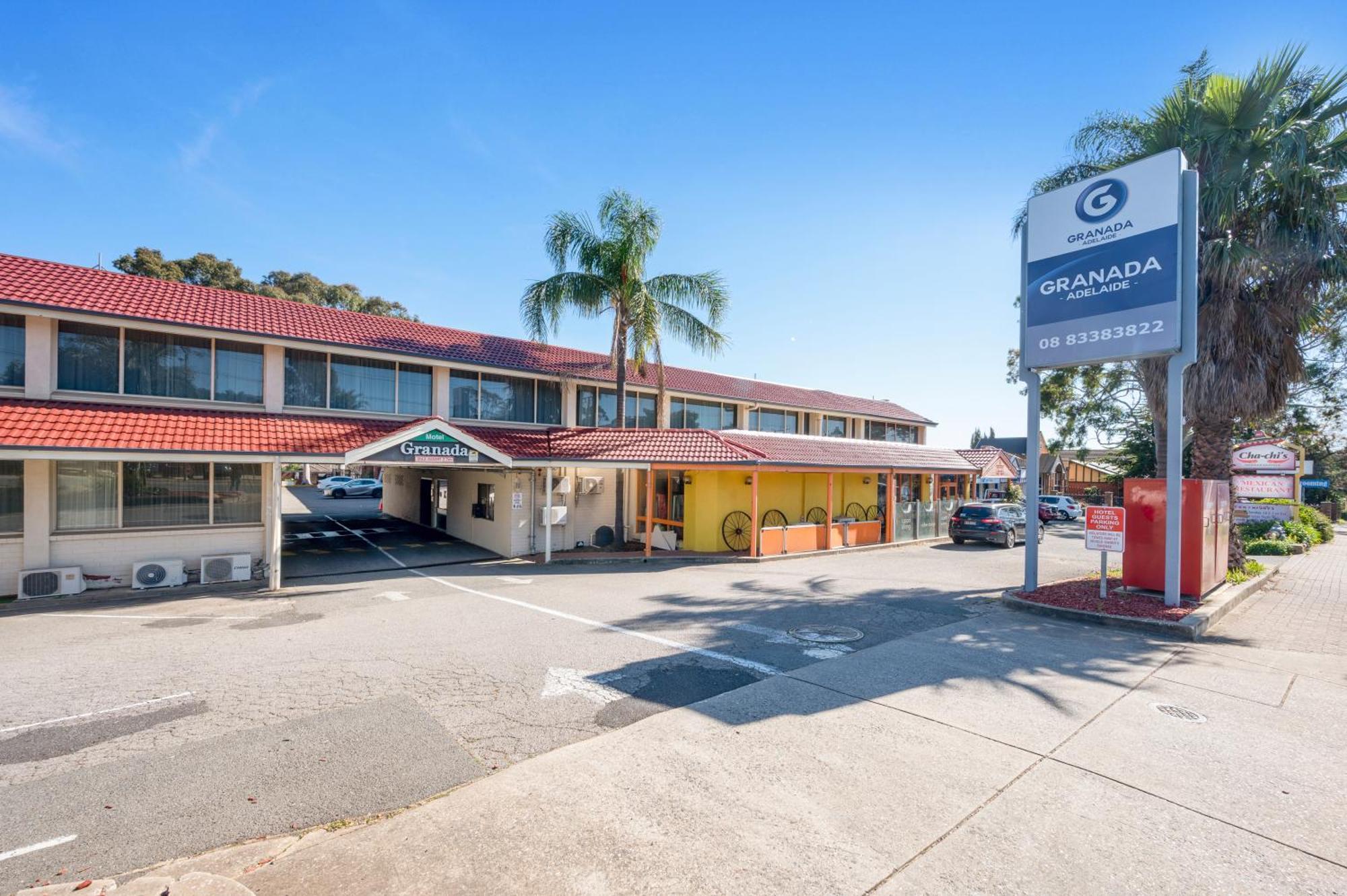 Adelaide Granada Motor Inn Екстериор снимка