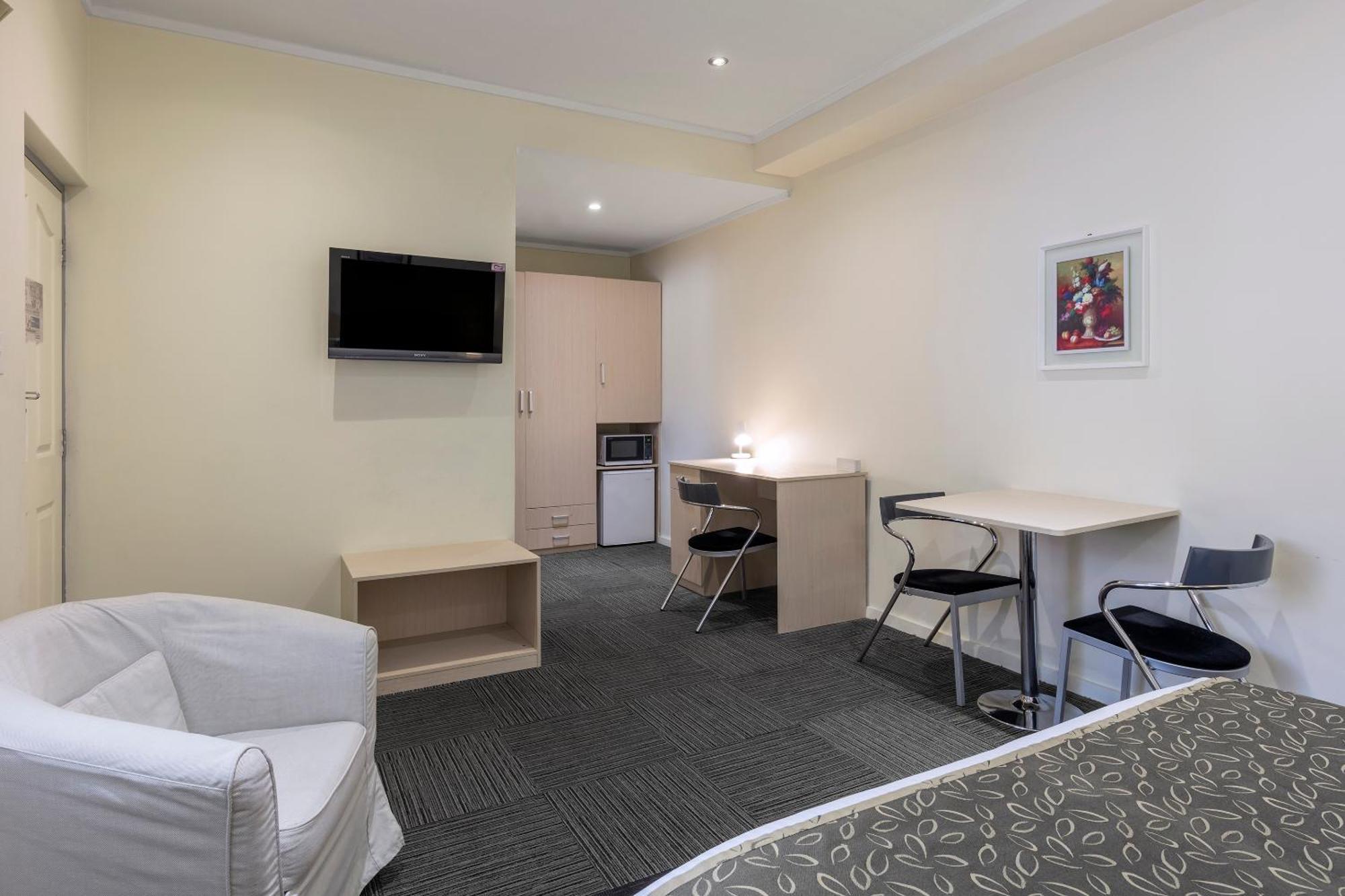 Adelaide Granada Motor Inn Екстериор снимка