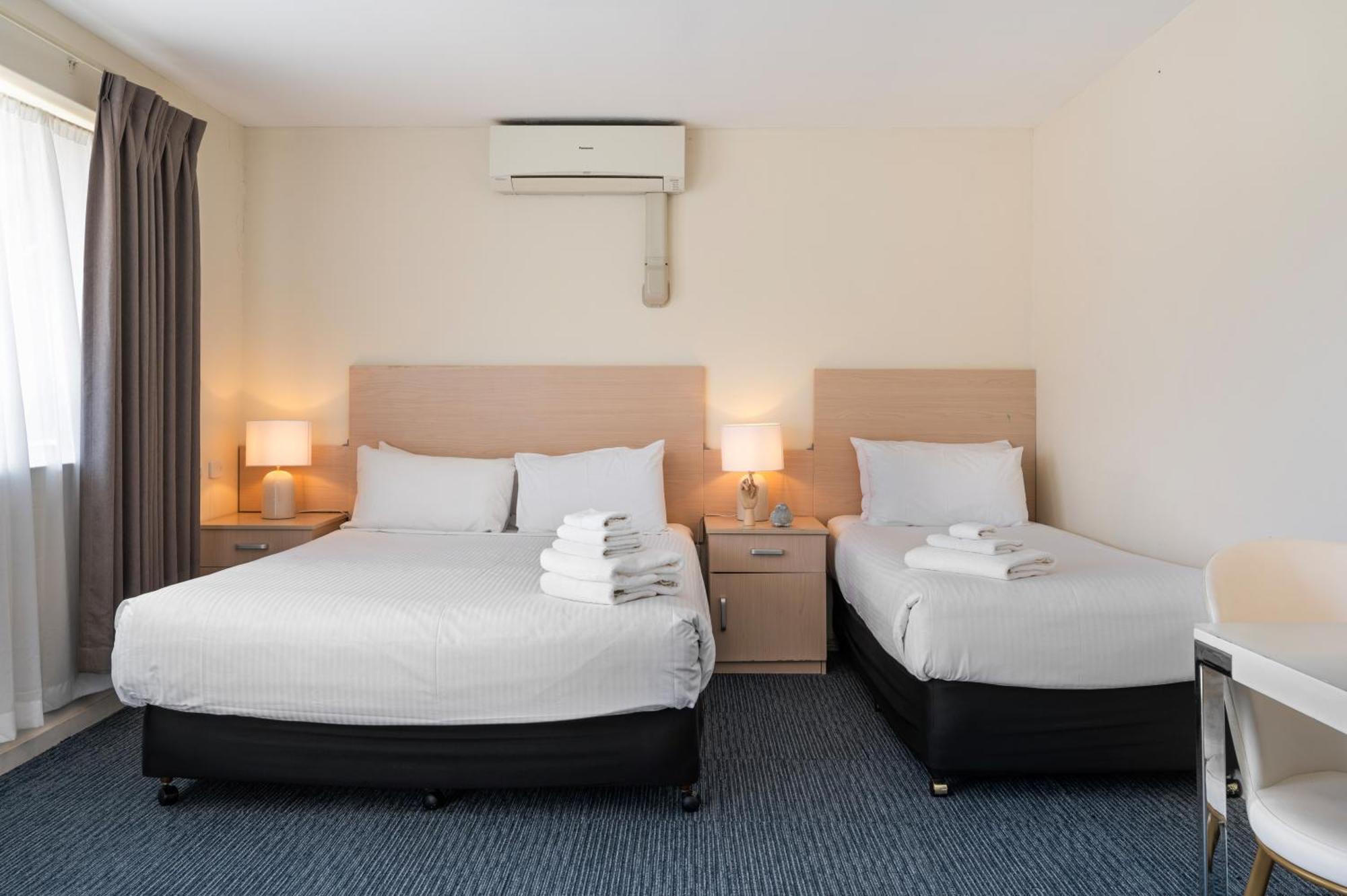 Adelaide Granada Motor Inn Екстериор снимка