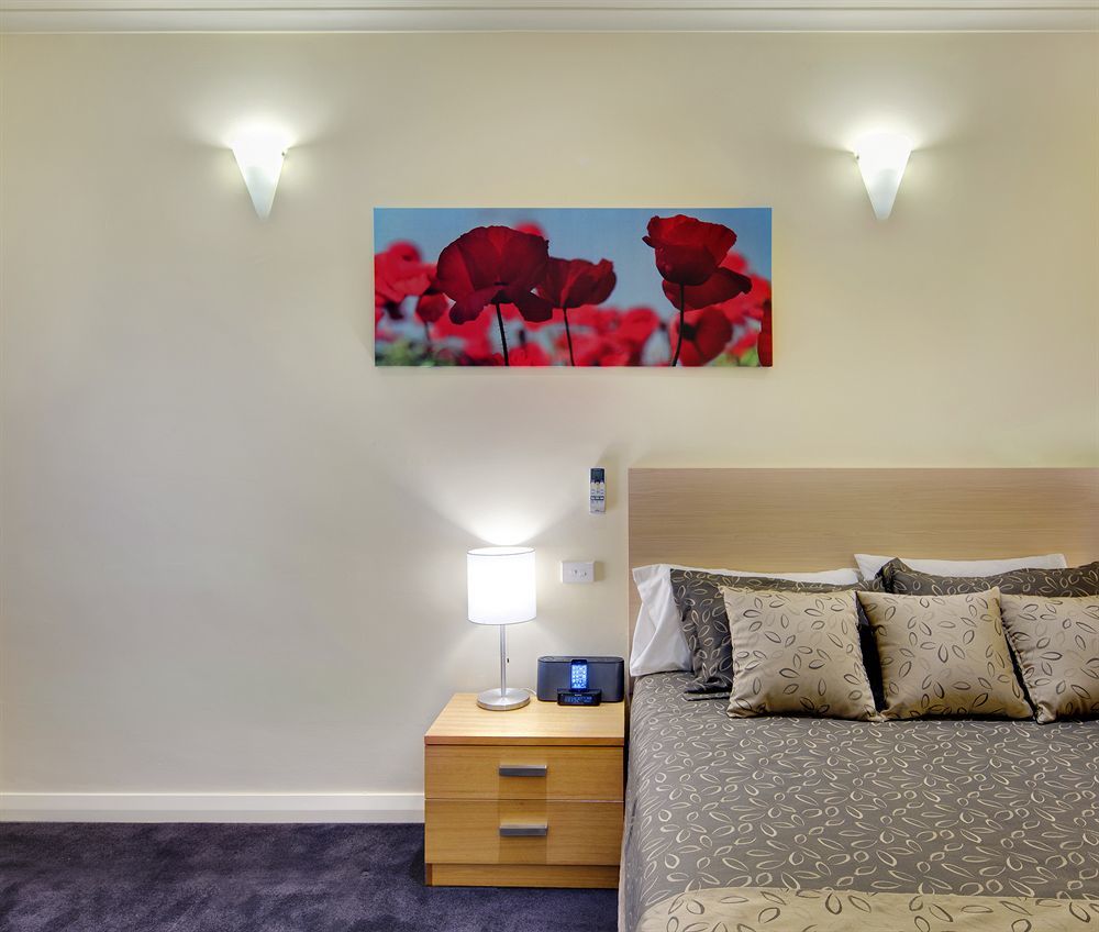 Adelaide Granada Motor Inn Екстериор снимка