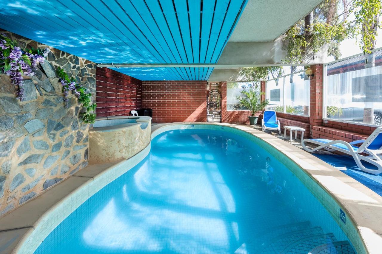 Adelaide Granada Motor Inn Екстериор снимка